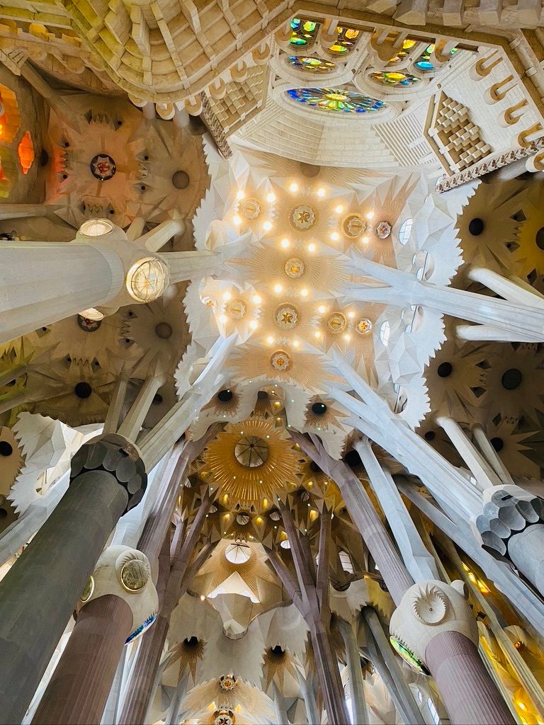 Wnętrze Sagrada Familia